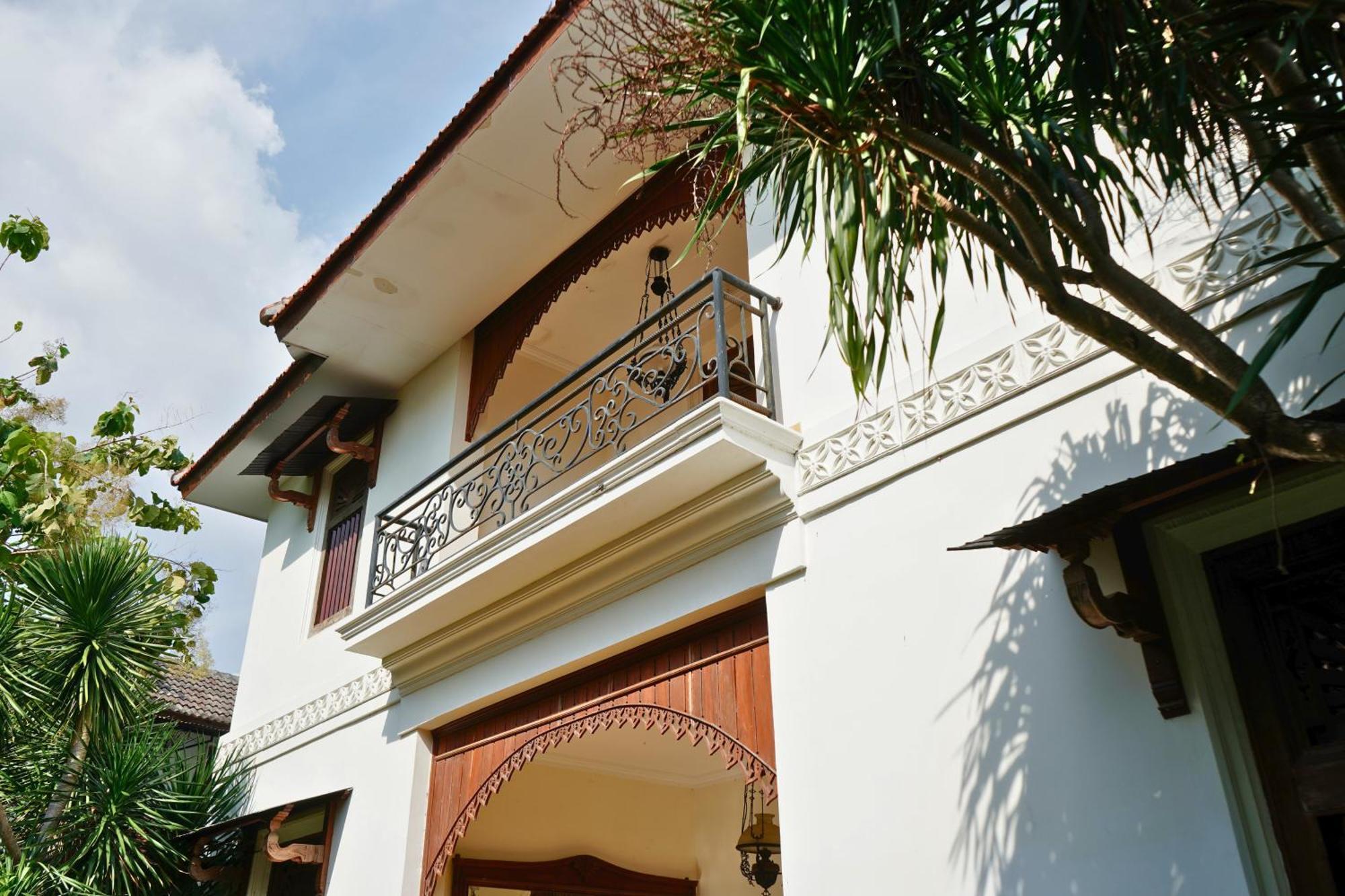 The Mangkoro Hotel By Sinergi Baturetno Exterior photo